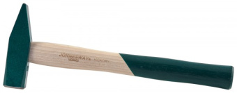 Молоток Jonnesway с деревянной ручкой (орех), 600 гр.